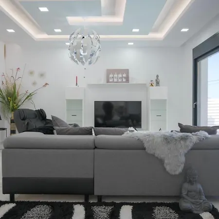Diamonds Villa *