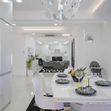 Villa Diamonds